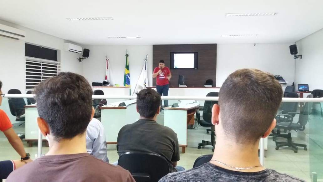 Alunos do Parlamento Jovem passam por treinamento de Oratória e Comunicação