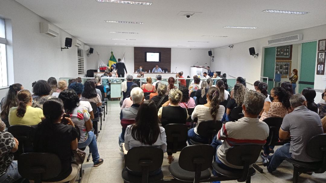 Resumo da 45ª Reunião Ordinária da Câmara Municipal de João Pinheiro da Primeira Sessão Legislativa, Legislatura 2021/2024 realizada no dia 13 de dezembro de 2021 às 18:00 horas.