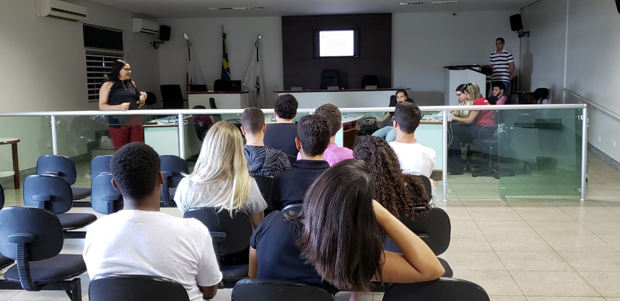 Secretária Geral da Câmara fala aos alunos do Parlamento sobre Legislação